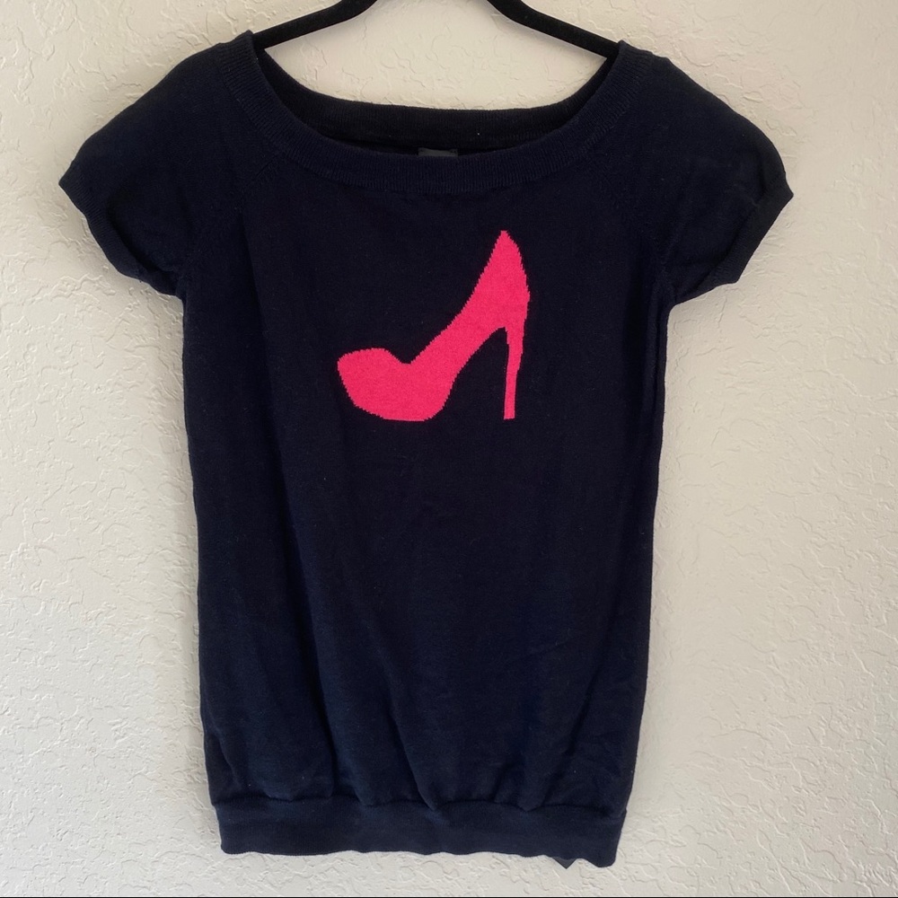 Bebe shortsleeved sweater top Sz L pink high heel